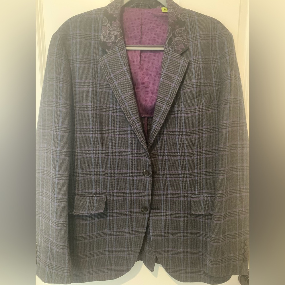 Robert Graham size 42R sports coat.